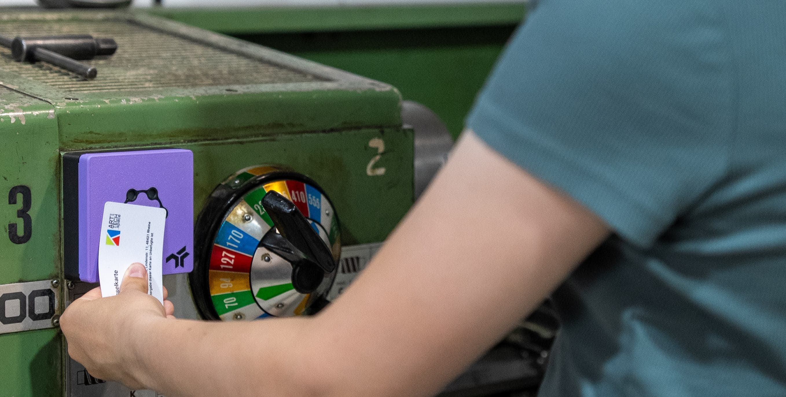 Maschinenfreischaltung an einer Drehbank mit mardu.space